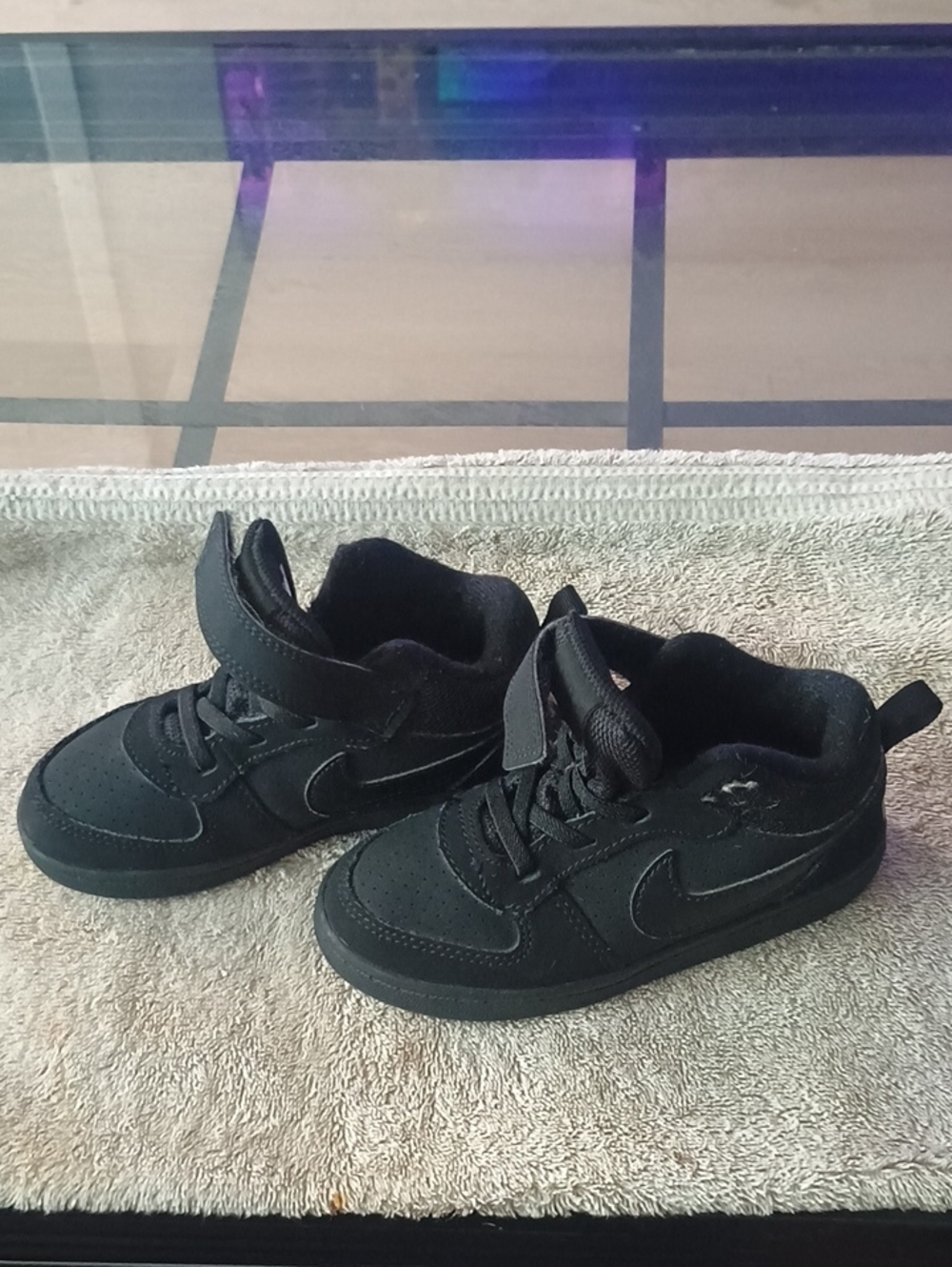 Nike Kids Black Low-Top Sneakers with Strap